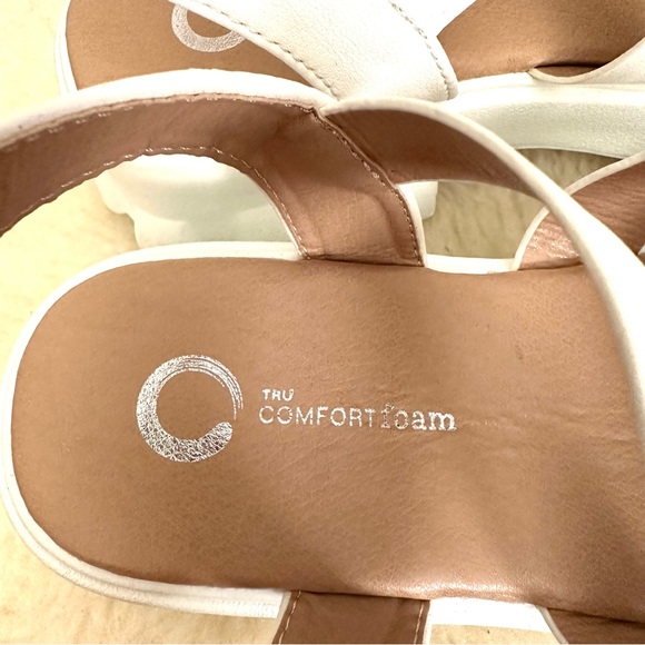 NEW Tru Comfort Foam Platform Chunky Buckle Sandals White Size 7.5 - Picture 8 of 11